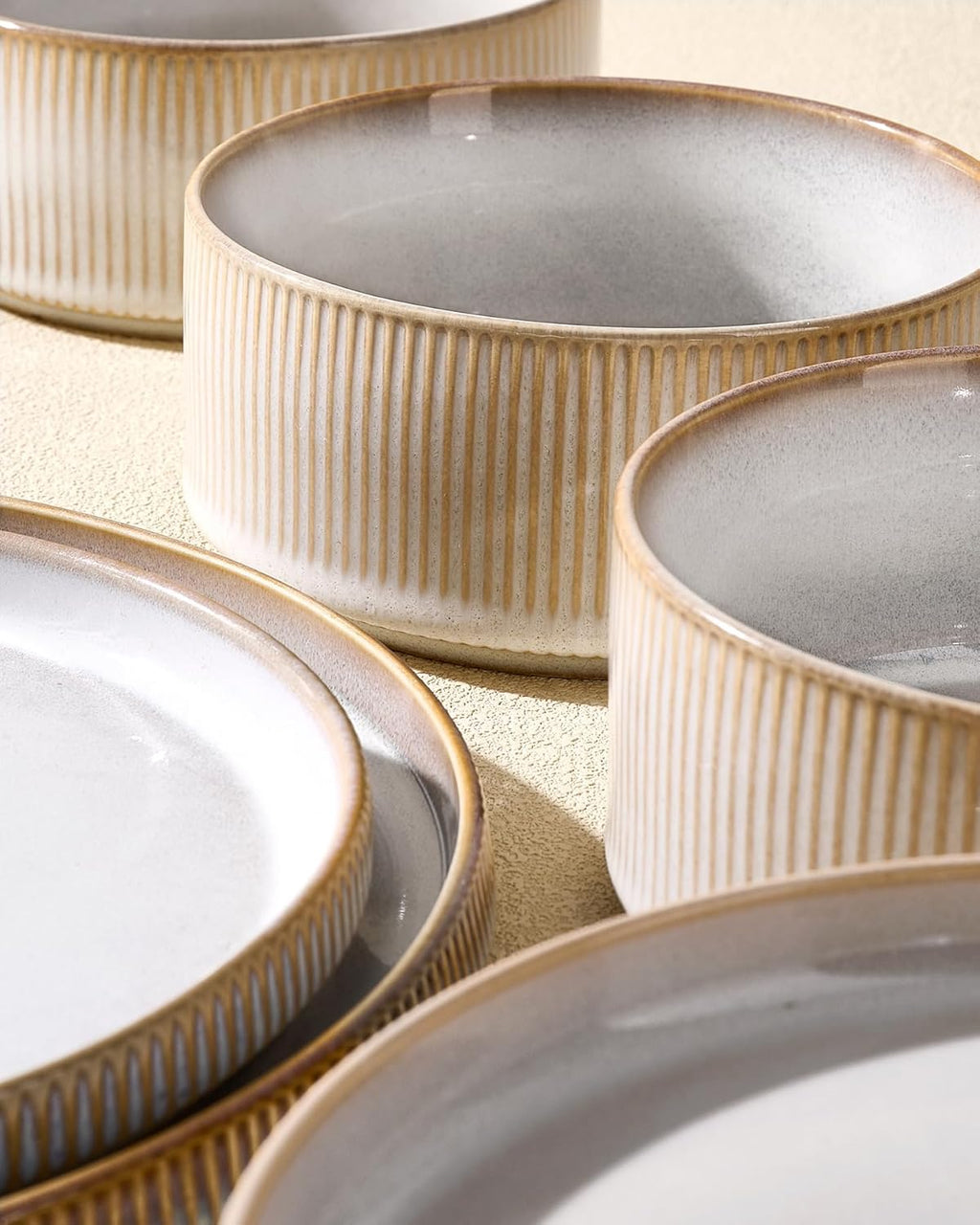 Richmount Star 12-Piece Plate Set, Crockery Set for 4 People, Stoneware Crockery Set, Anti-Scratch Dinner Service, Microwave & Dishwasher Safe, Cappuccino White